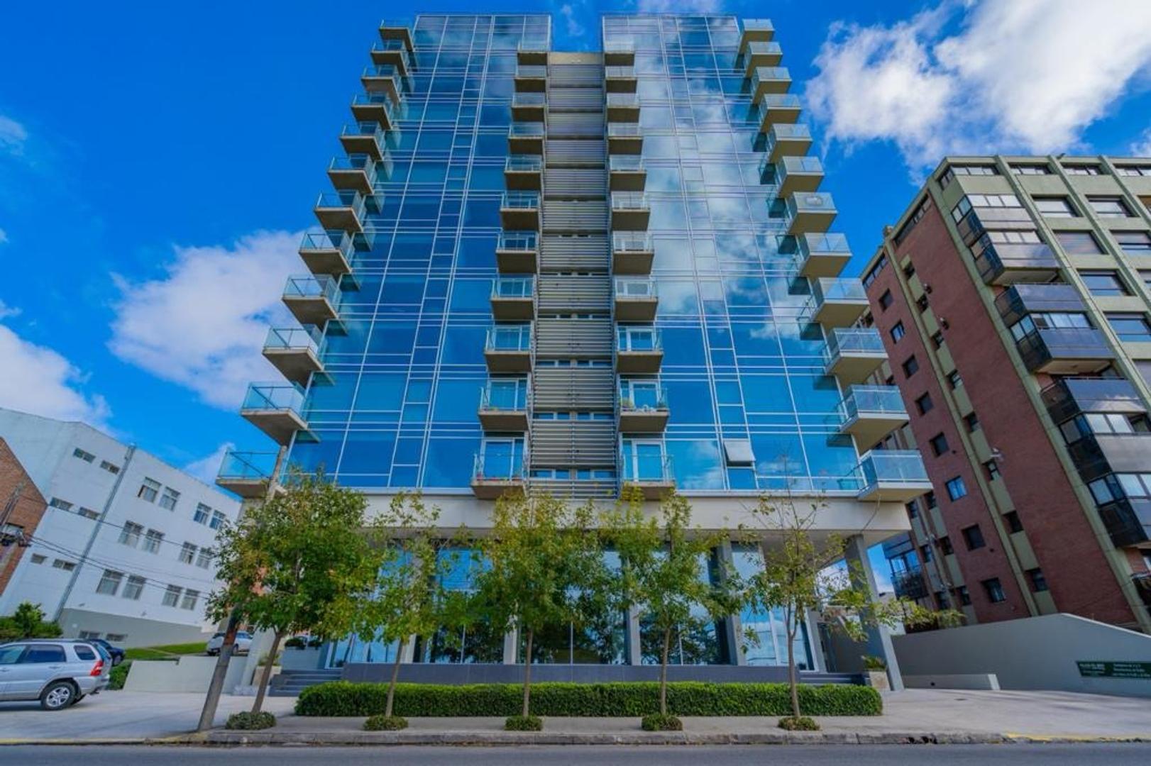 DEPARTAMENTO DE 4 AMBIENTES CON BALCON A LA CALLE