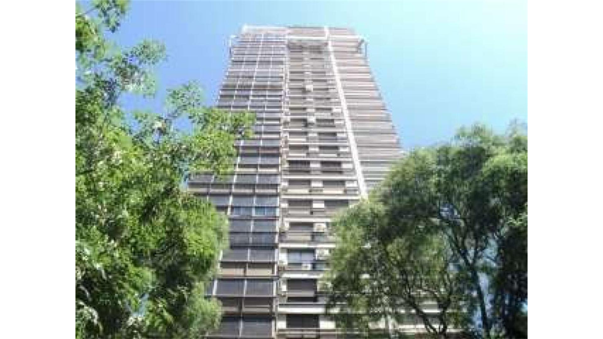 Departamento en Venta 3 pisos. 300 m2 cub con 2 cocheras y b