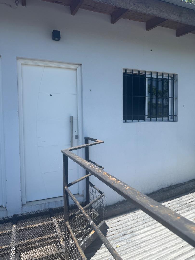 Departamento en Alquiler en Luis Guillon, $ 320.000