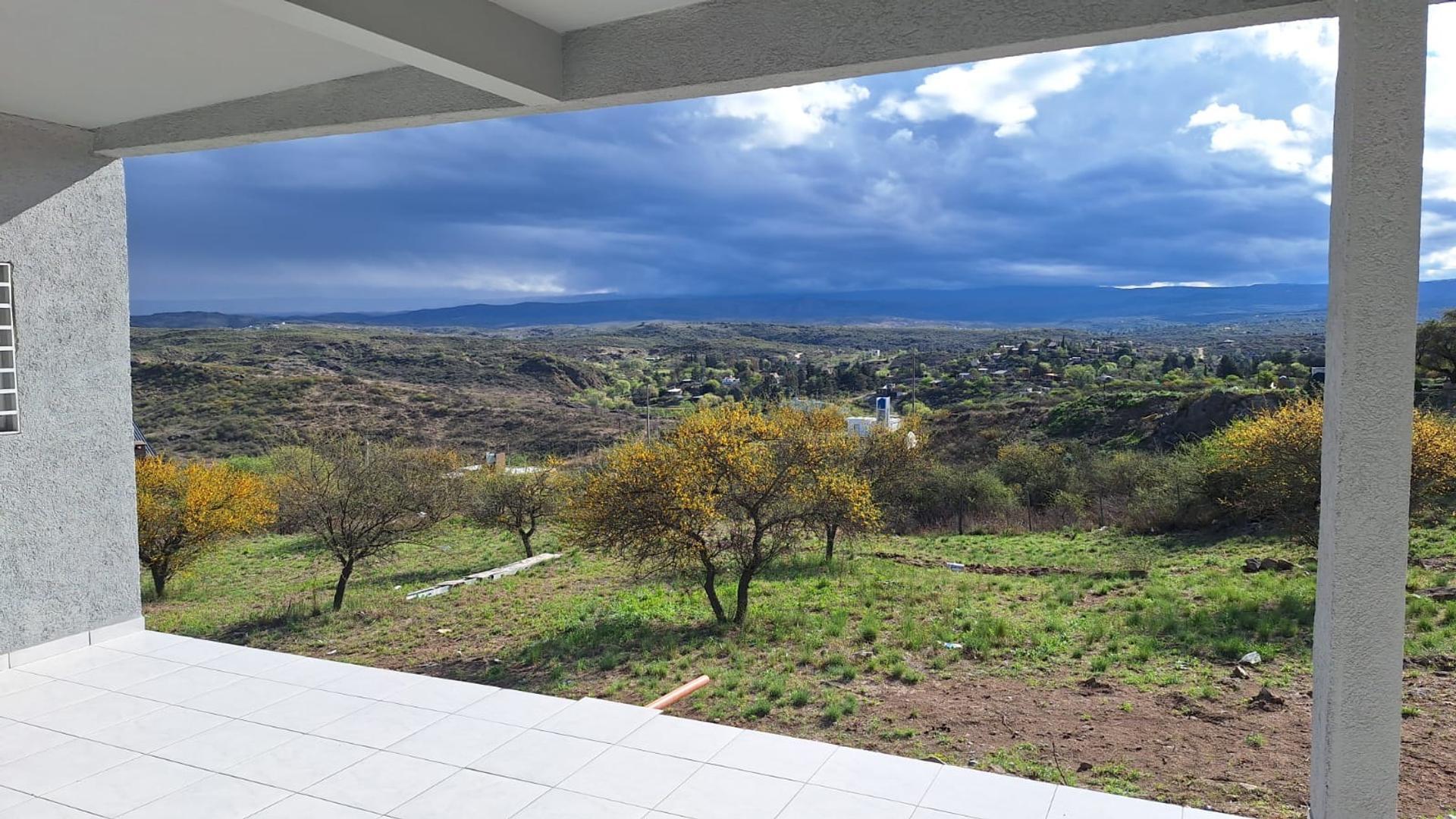 SE VENDE CASA DE 3 DORM EN VILLA DEL LAGO - EXCELENTE VISTA