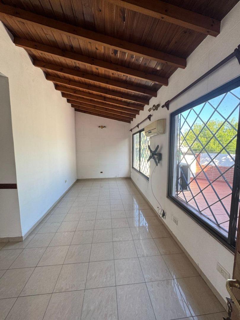 Depto Tipo Casa en Alquiler de 4 ambientes