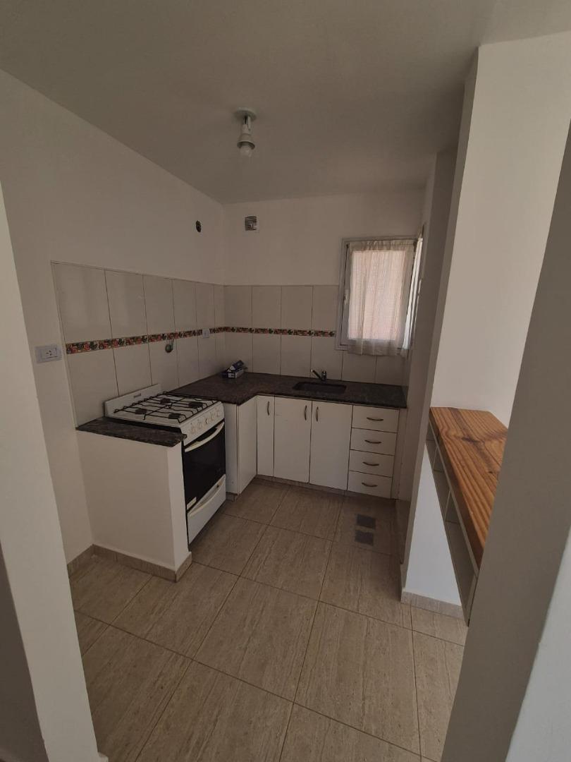 Depto Tipo Casa en Venta en General Fernandez Oro, USD 100.000