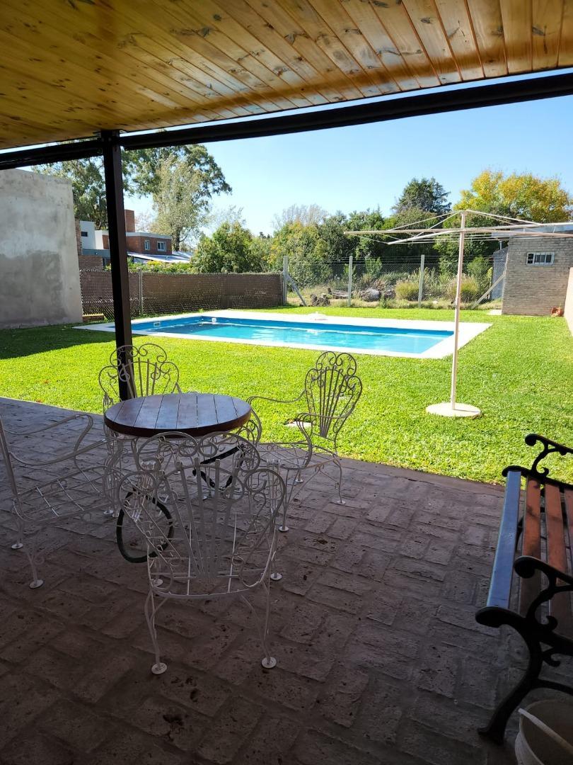 CASA EN VENTA DOS DORMITORIOS  EN FUNES IMPECABLE