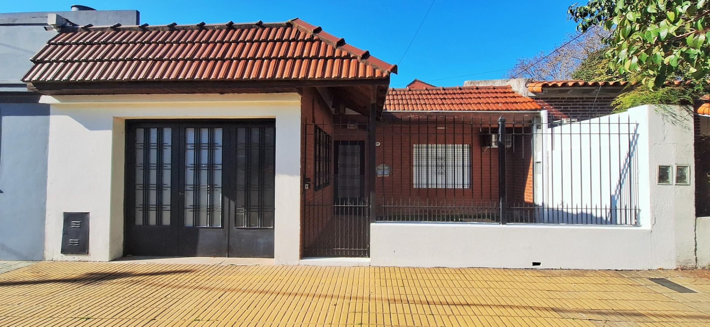 VENTA CASA * 2 DORM + PATIO + GARAJE + APTO CREDITO
