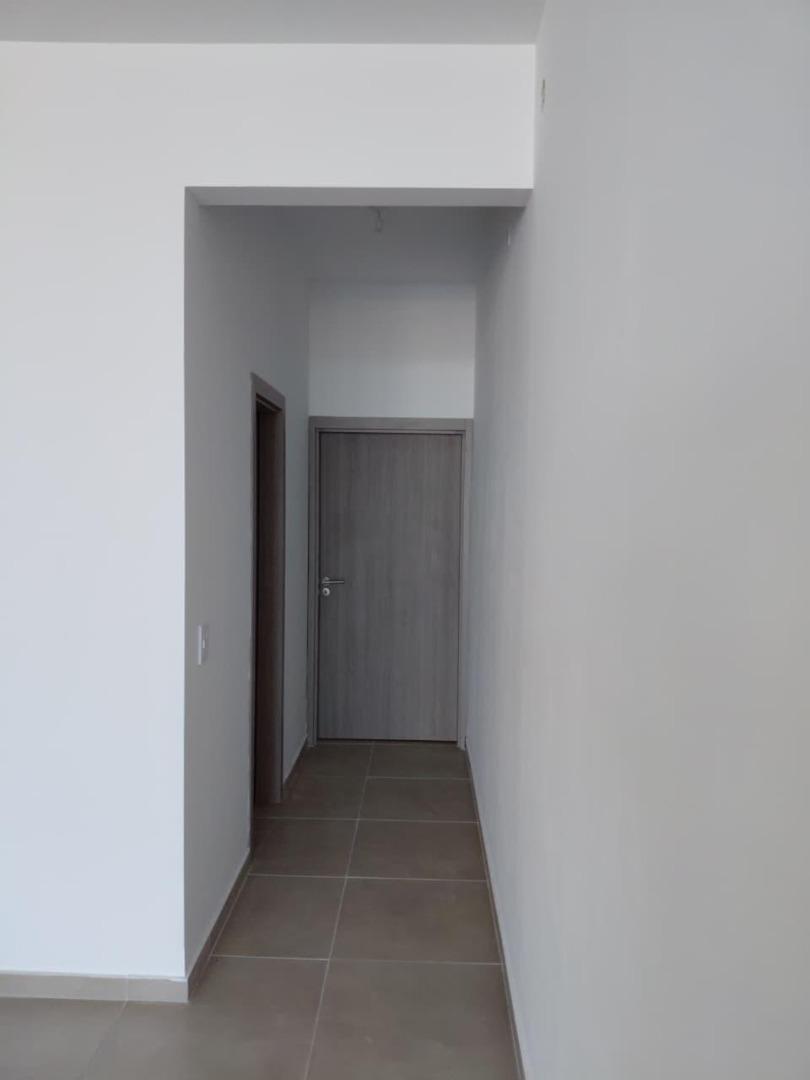 Local en Alquiler en Solares de Manatiales, USD 1.600