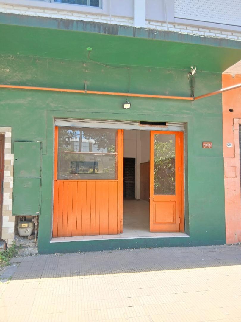 ALQUILER - Local 50mts2 - Tapiales