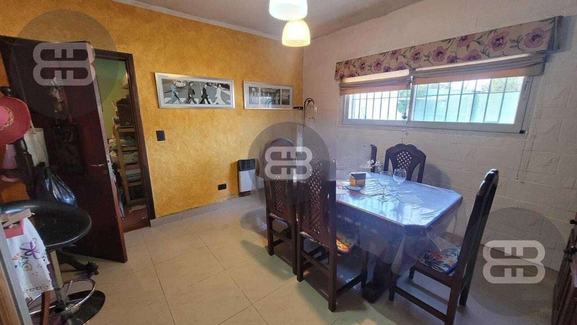 Casa 4 ambientes con 3 baños