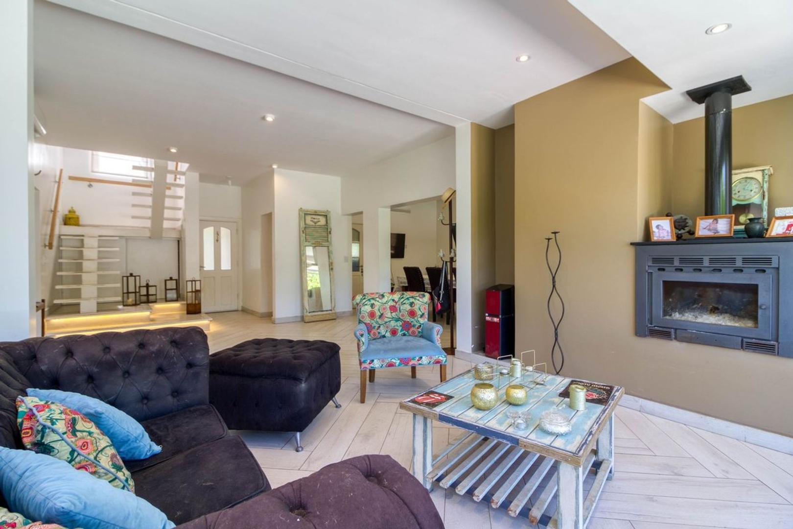 Casa 6 ambientes con 4 baños