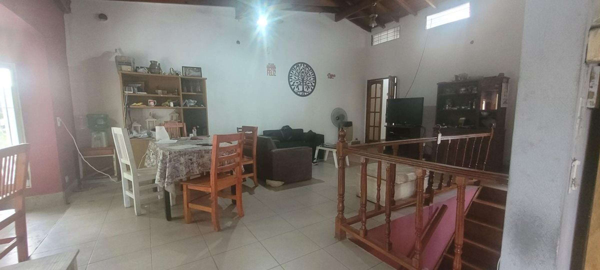Casa 6 ambientes con 4 baños