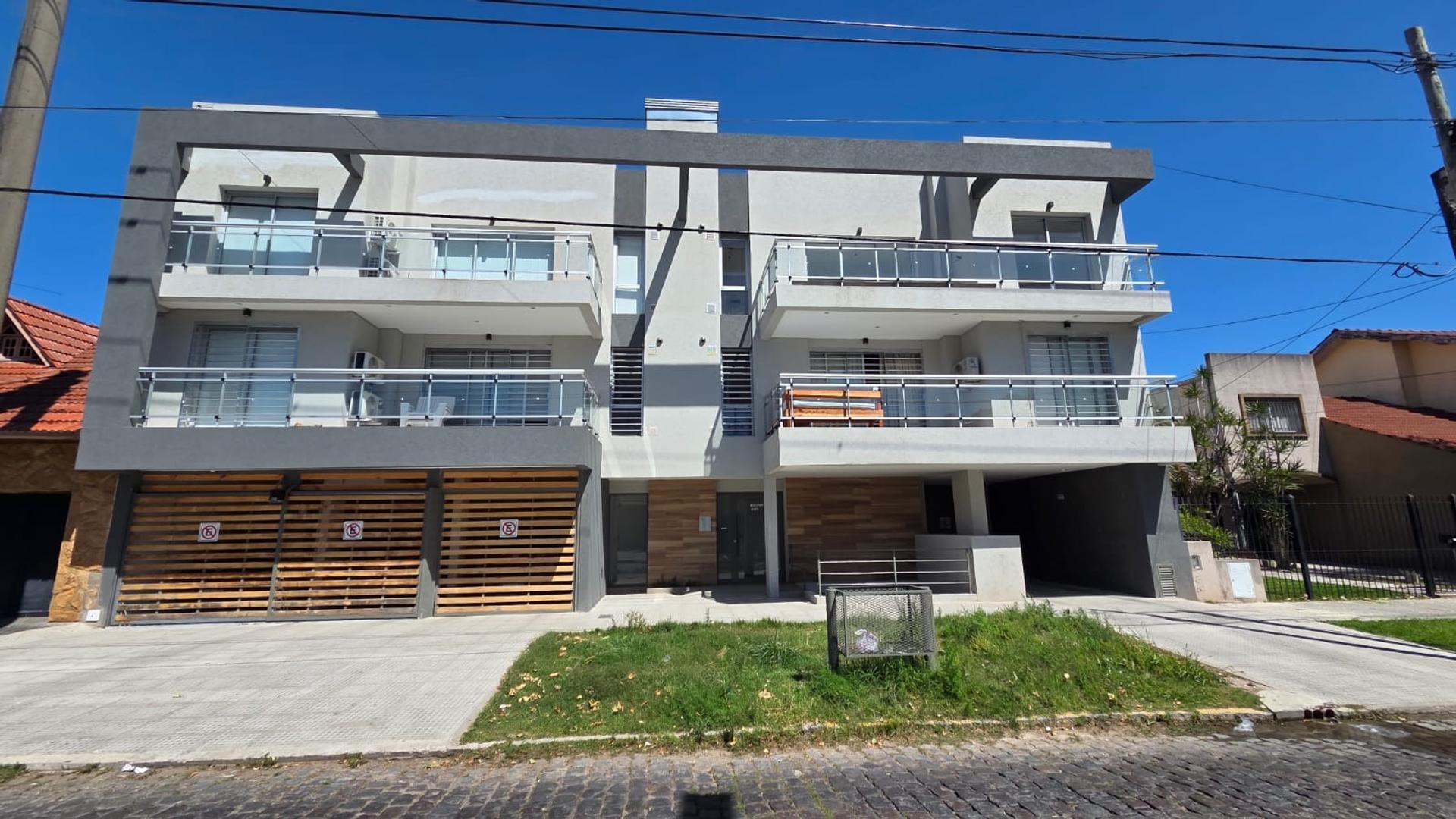 Venta Departamento 2 ambientes Planta Baja c/ cochera Lomas