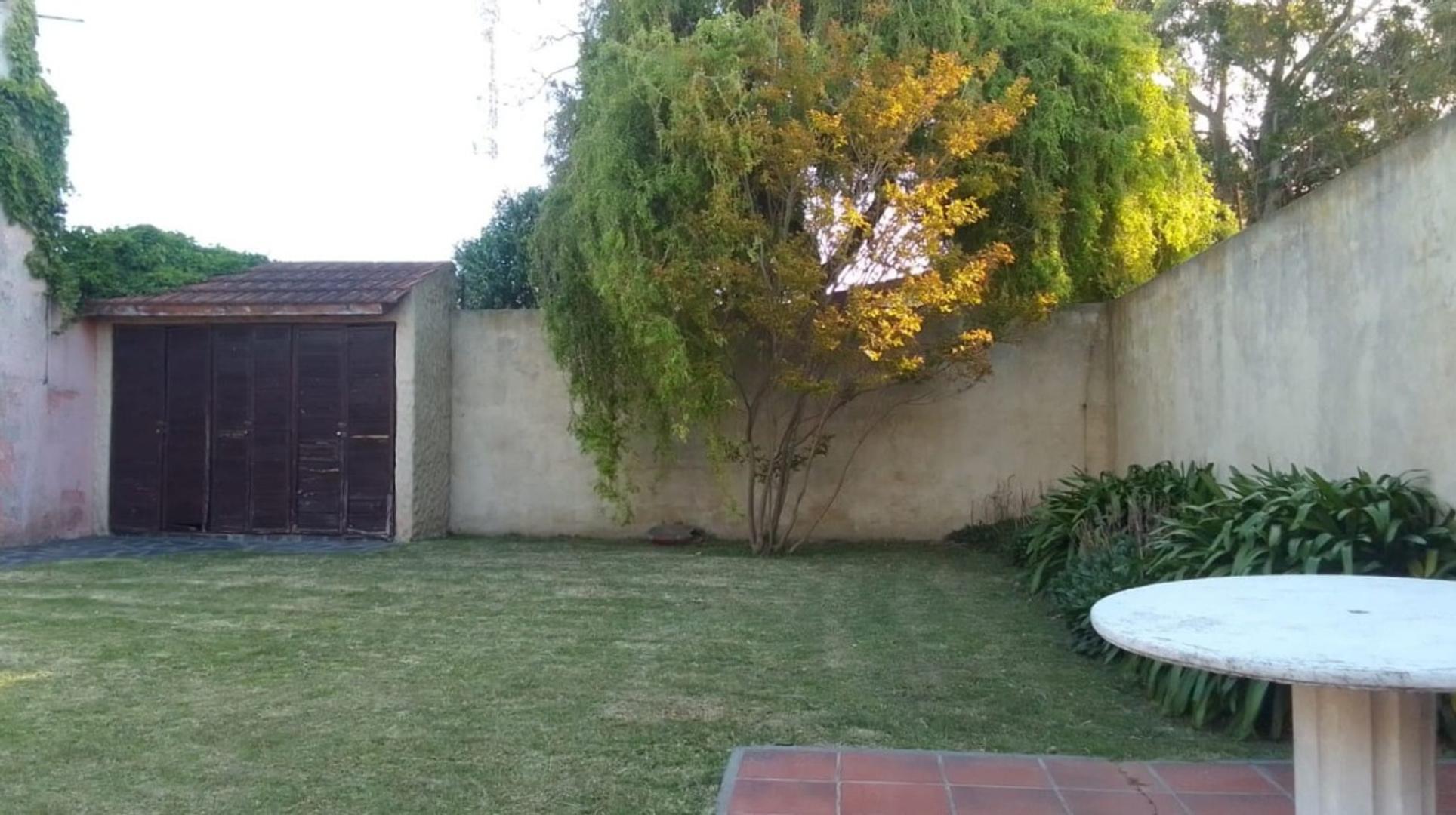 Casa en Alquiler Temporal con 3 cocheras