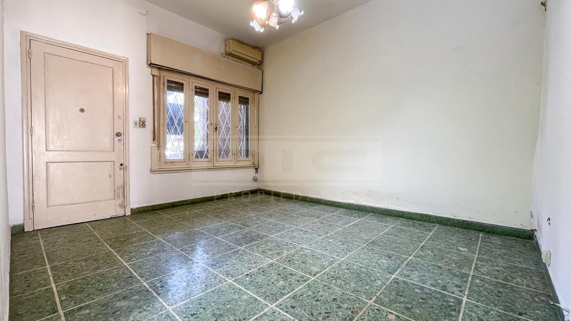 Jose Ingenieros al 3500 entre Miguel Cané y Francisco Beiro