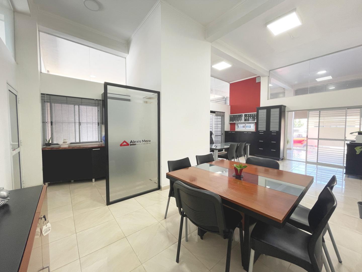 Casa 4 ambientes con 5 baños