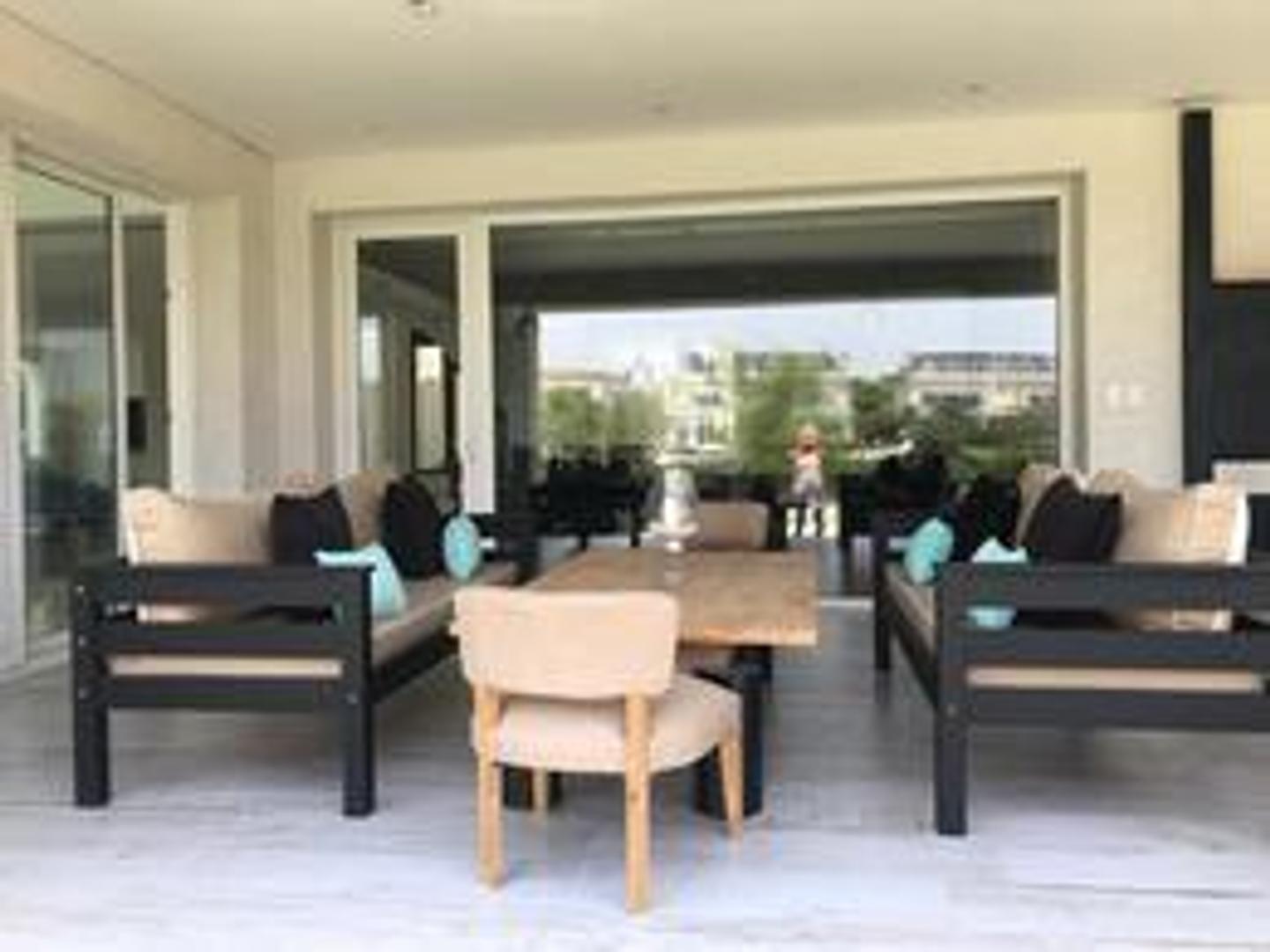 Casa en Alquiler Temporal con 1 cochera