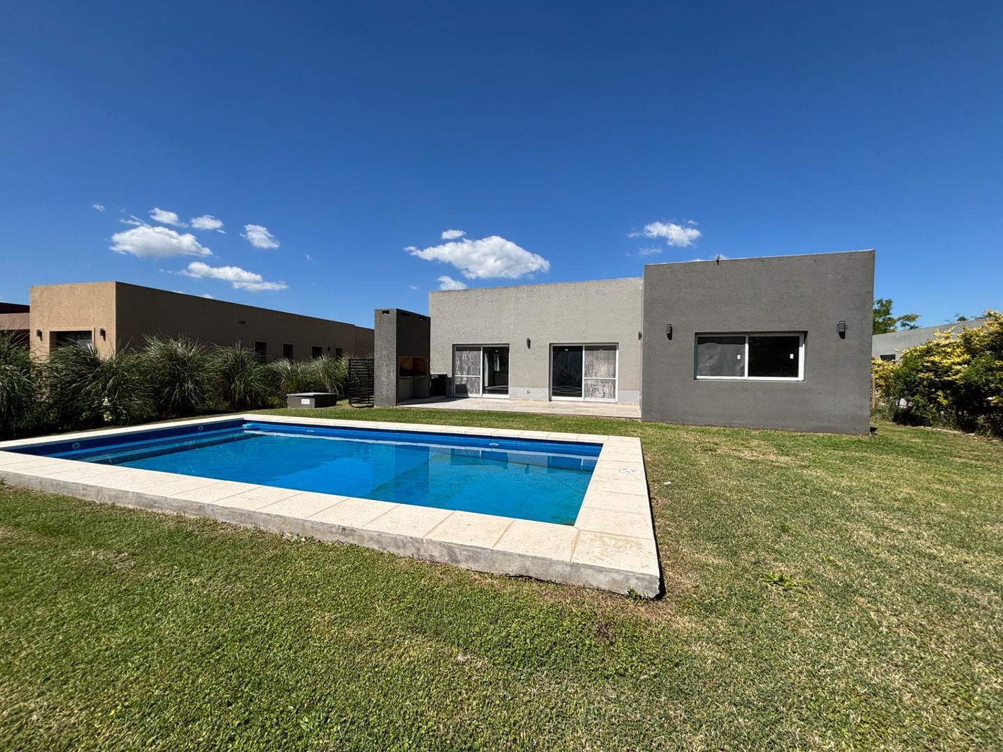 Casa con pileta en venta Barrio Norte, El Cantón. Escobar.