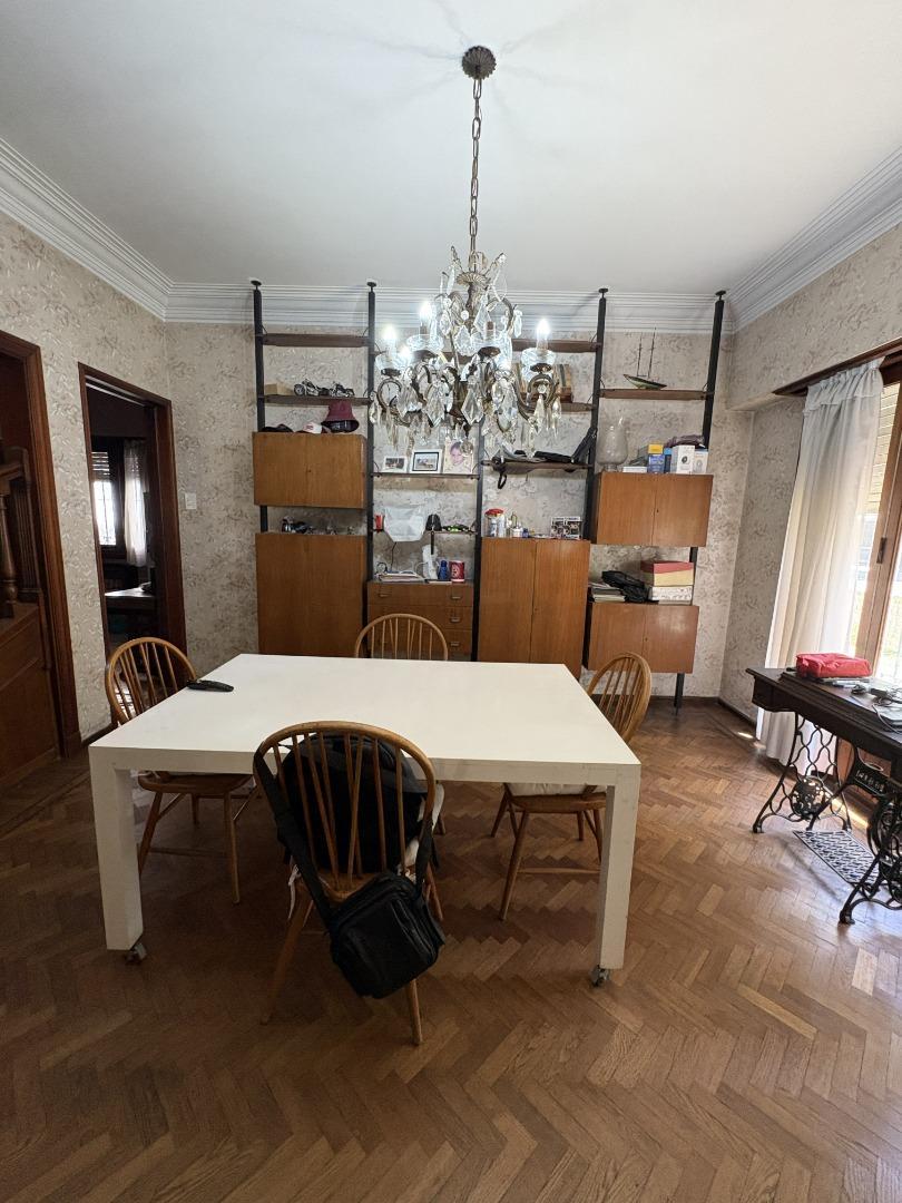 Casa en Venta con 3 cocheras