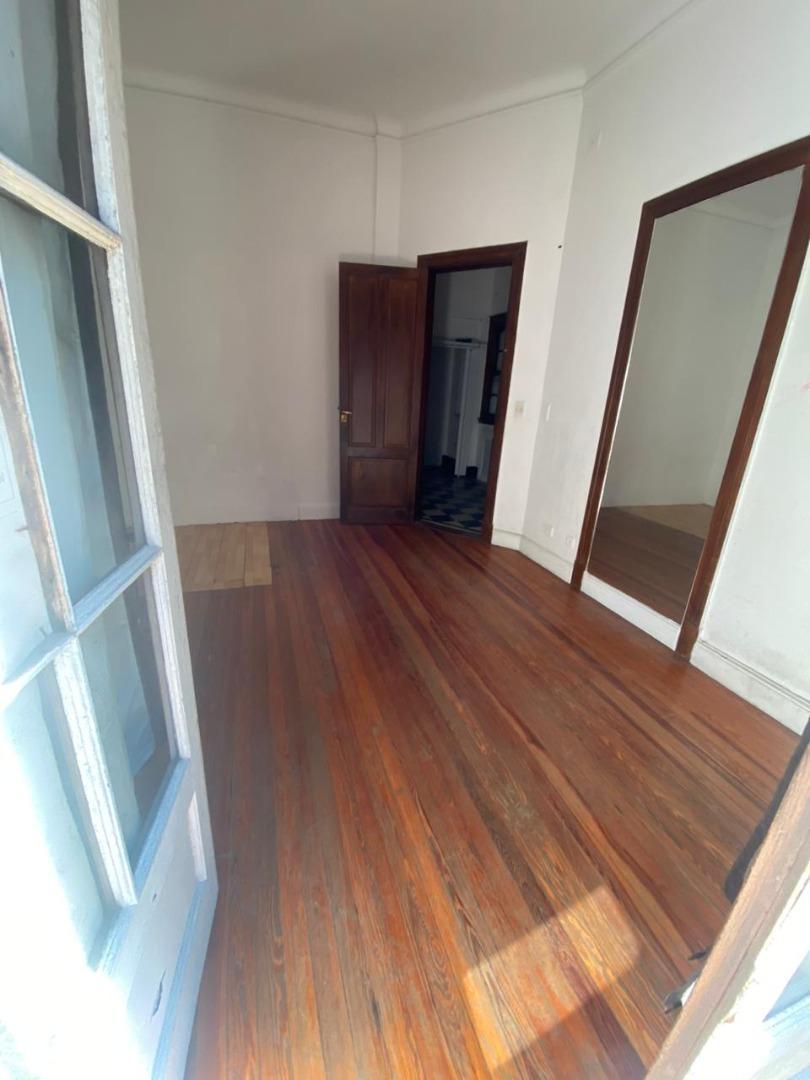 EDIFICIO DE 4 PISOS CON GRAN LUMINOSIDAD Y ASCENSOR