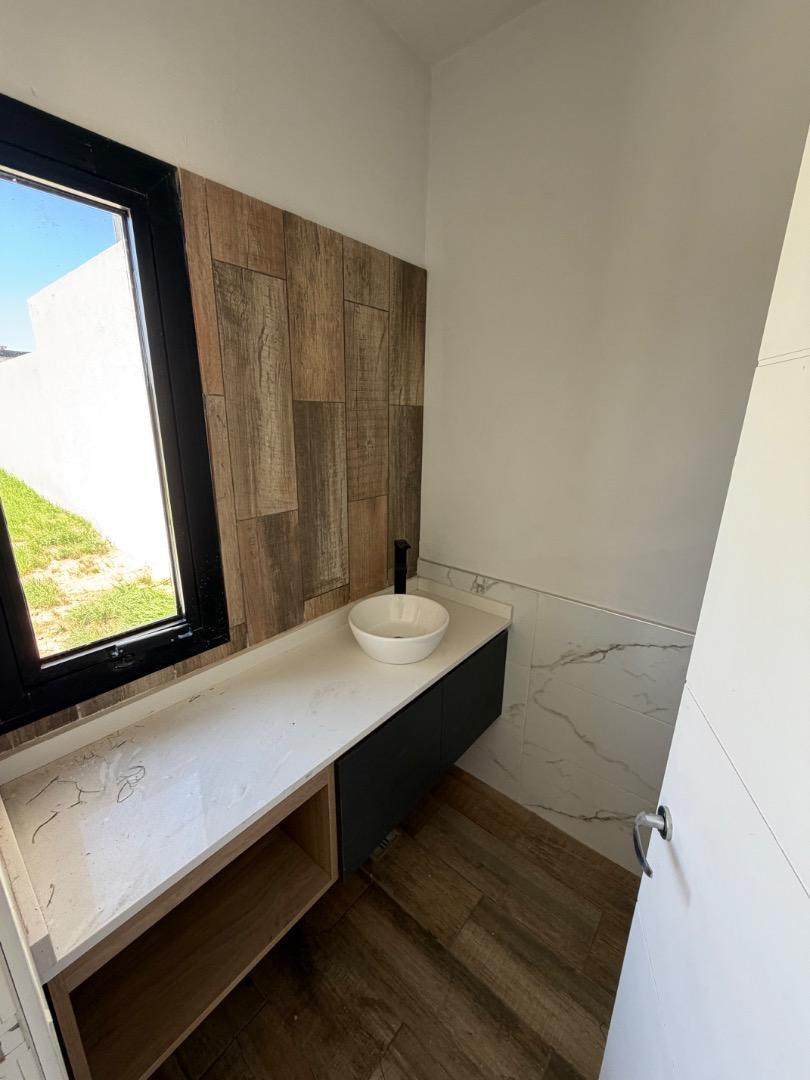 CASA EN DOCTA, ETAPA 2, 3 DORM. Y PILETA