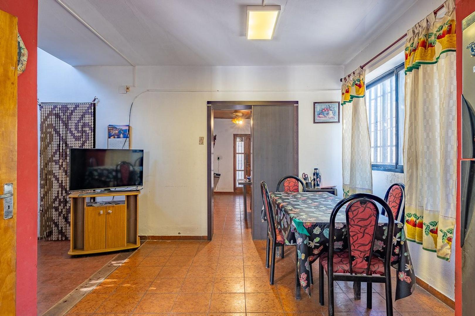 Casa 5 ambientes con 2 baños