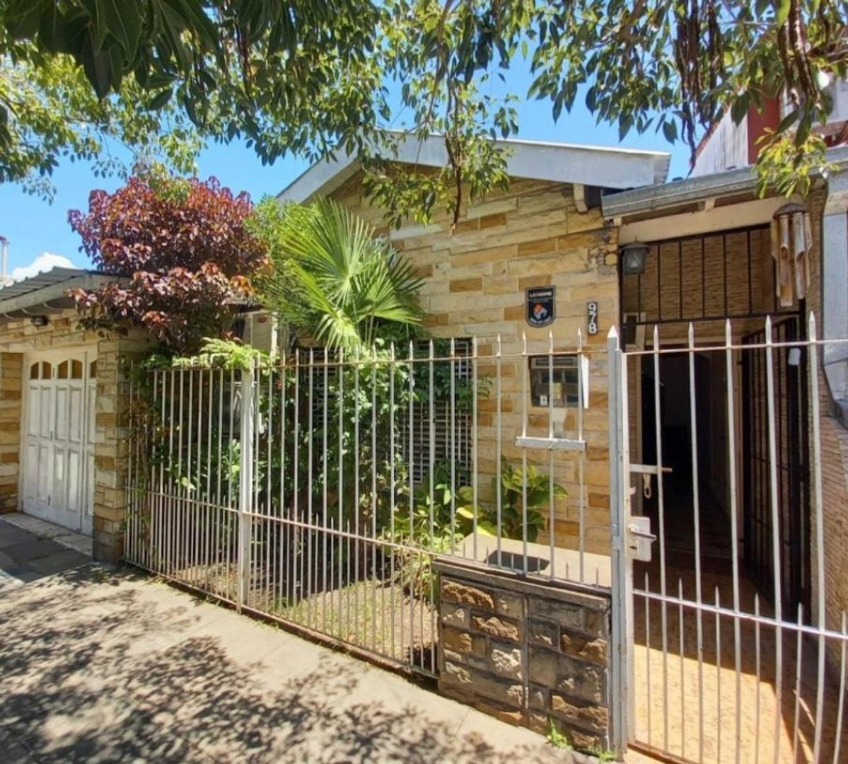 Casa 3 ambientes, Garaje, Pileta, Parrilla