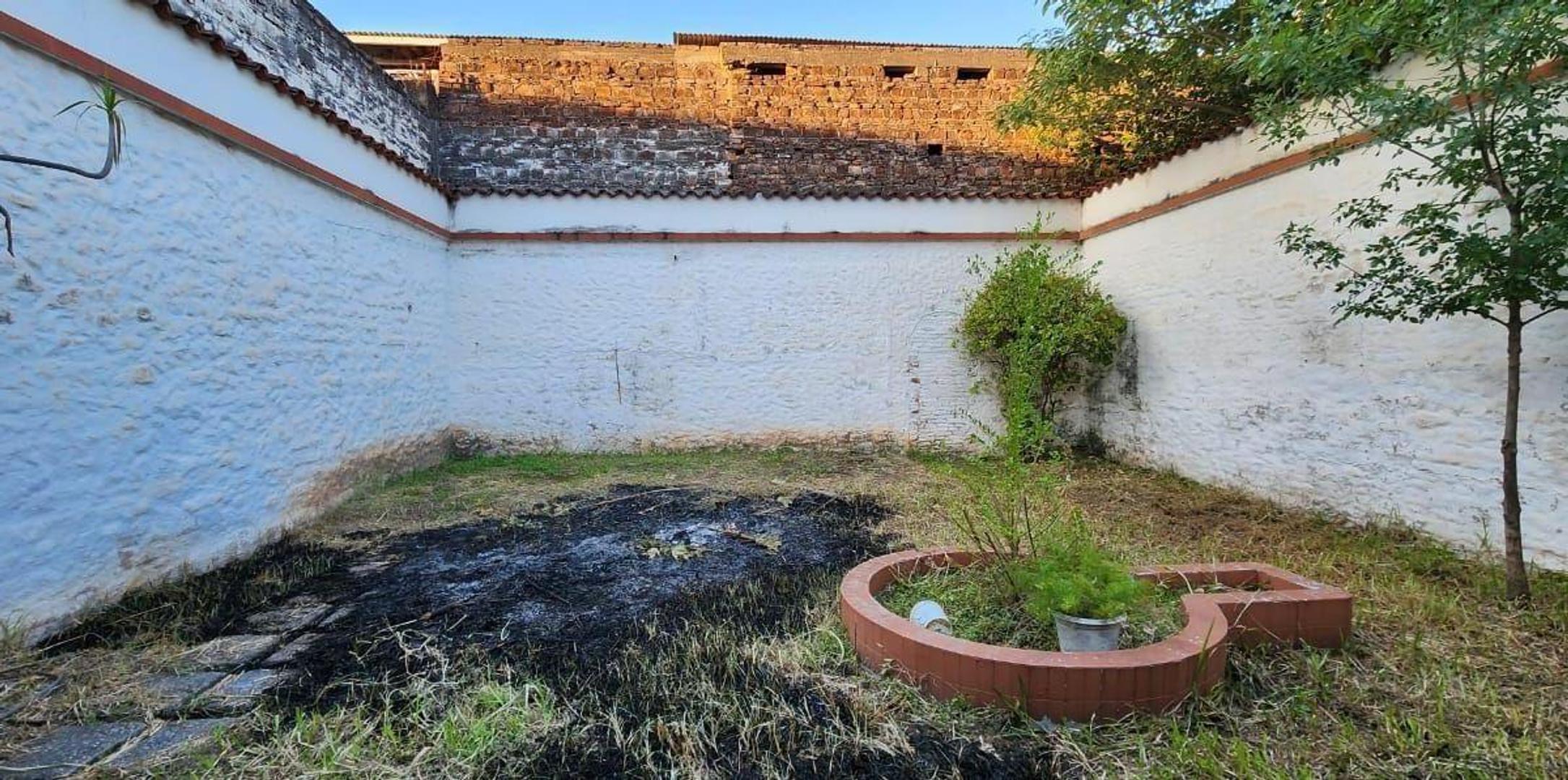 Venta Casa Av. Sarmiento 700 - Casa de 3 Dormitorios + 2 Loc