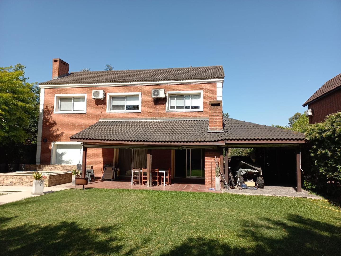 Casa 4 ambientes con 3 baños