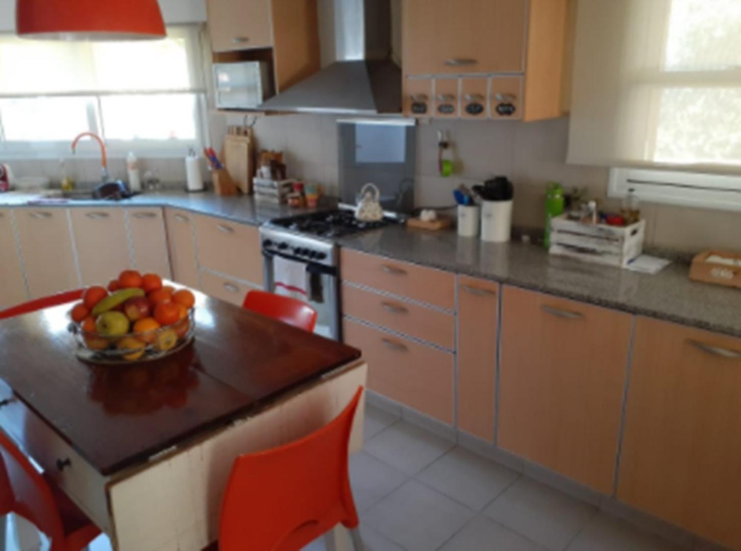 Casa 5 ambientes con 4 baños