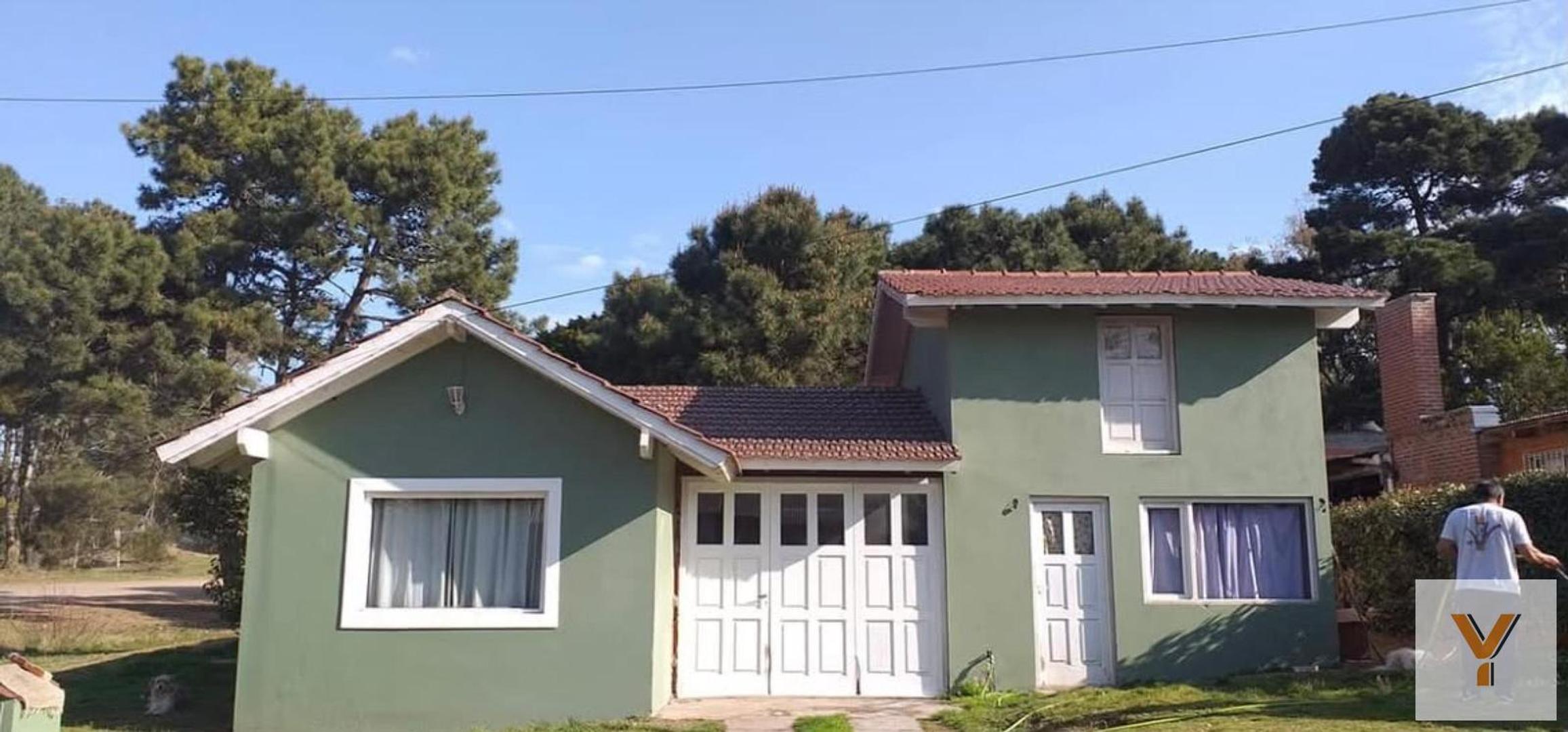 Mons e/ Avenida Sáenz Peña y Saavedra
