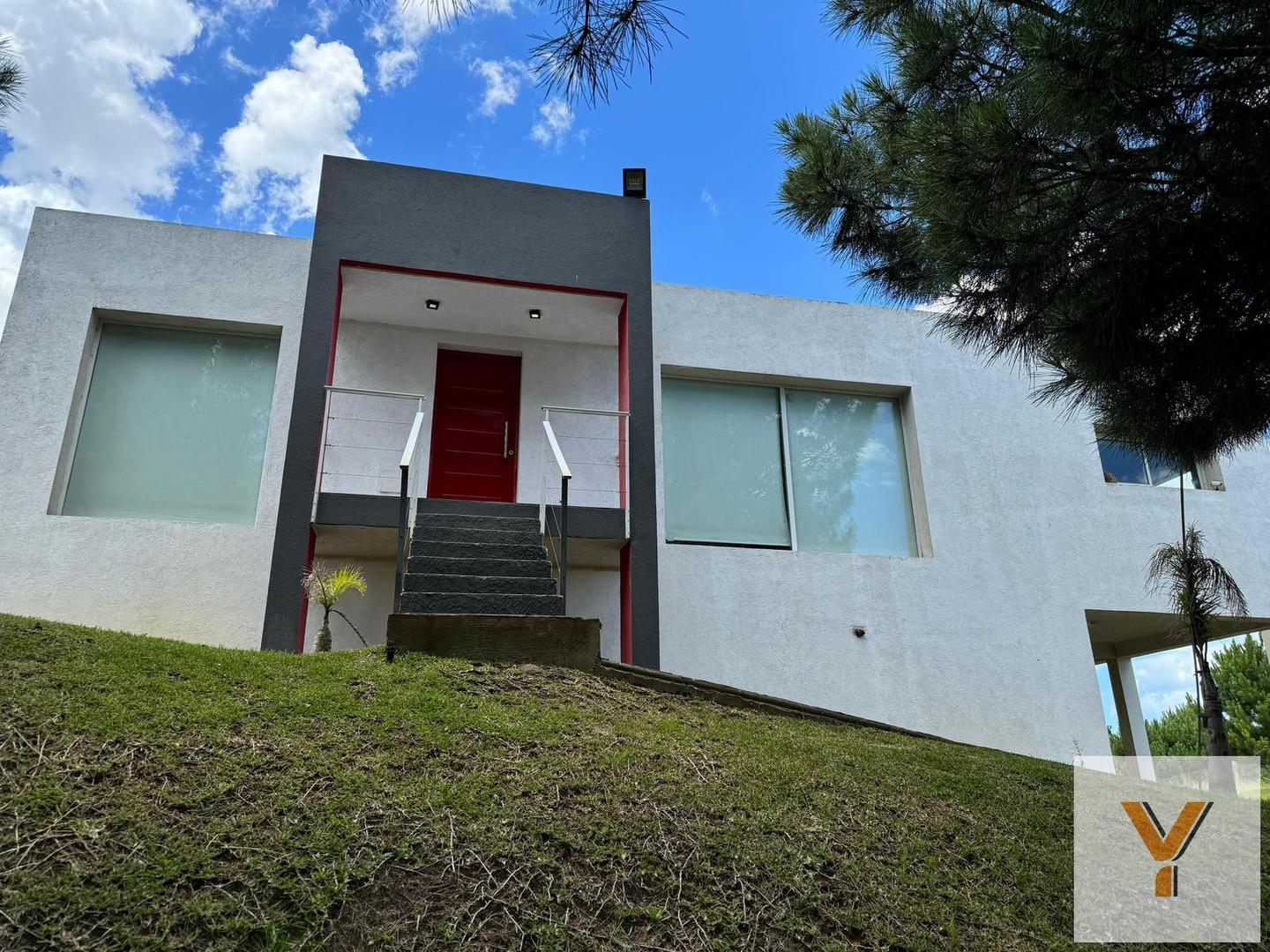 Casa en venta - 3 dormitorios 3 baños - 1.1000mts2 - Cochera - Costa Esmeralda, Pinamar