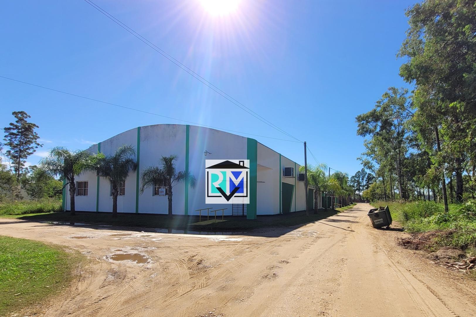 Amplio galpón en zona norte