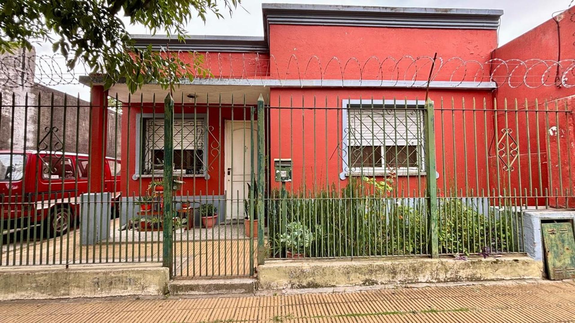 VENTA CASA 4 AMB PARQUE QUILMES OESTE