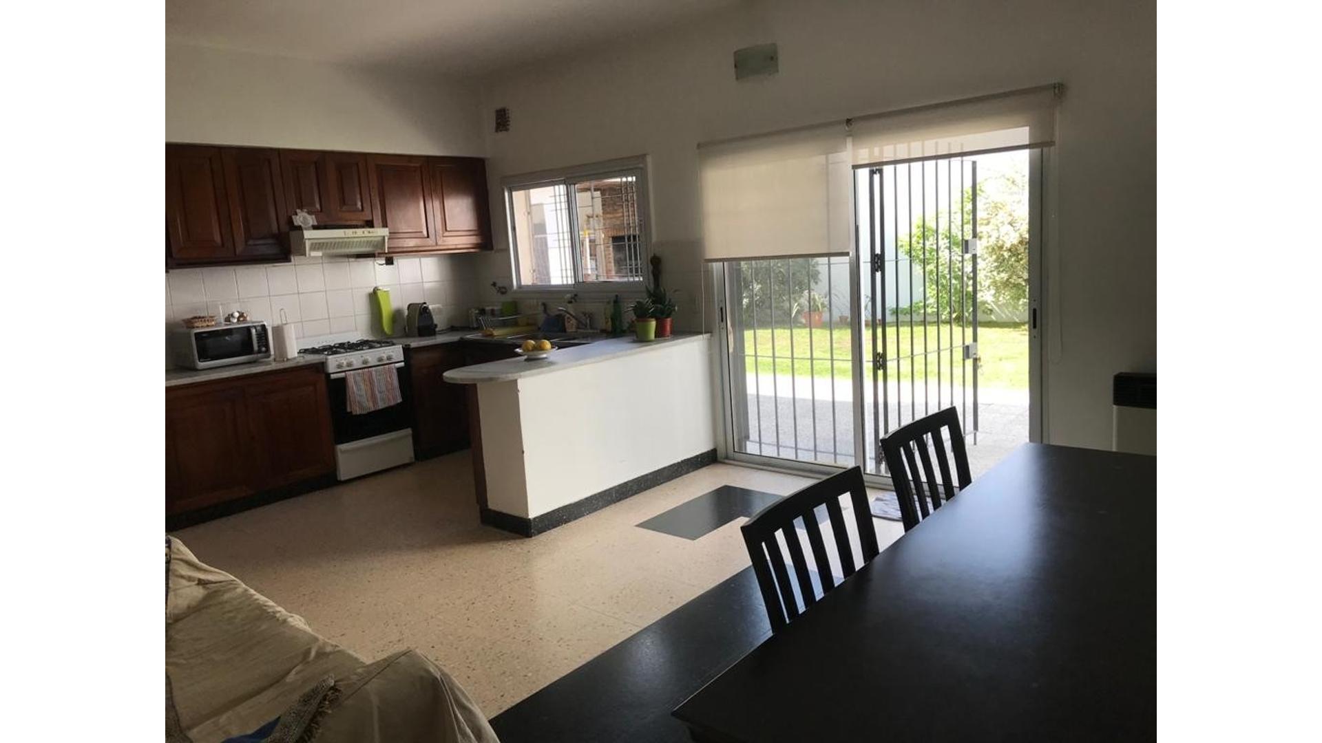 Casa 4 ambientes con 1 baño