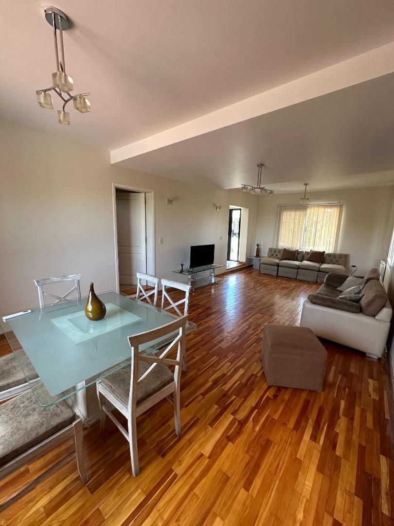 Casa en Alquiler Temporal de 4 dormitorios