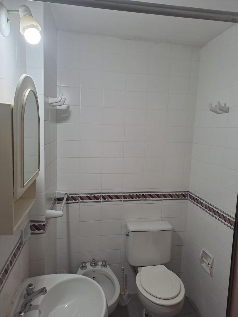 ALQUILO FRENTE AL PARQUE SARMIENTO BALCÓN Y VISTA PANORÁMICA