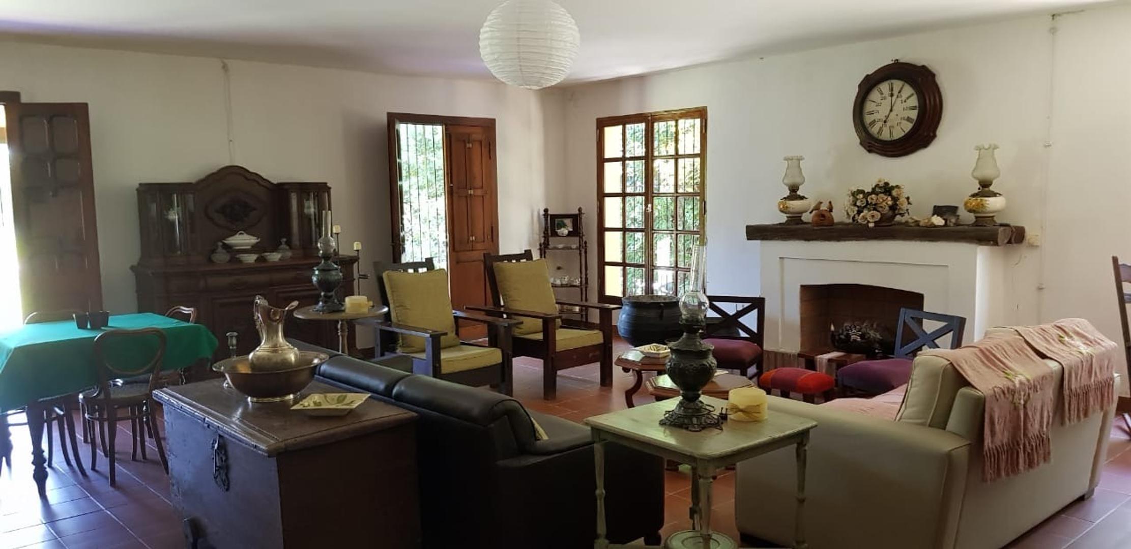 Casa en Venta con 3 cocheras