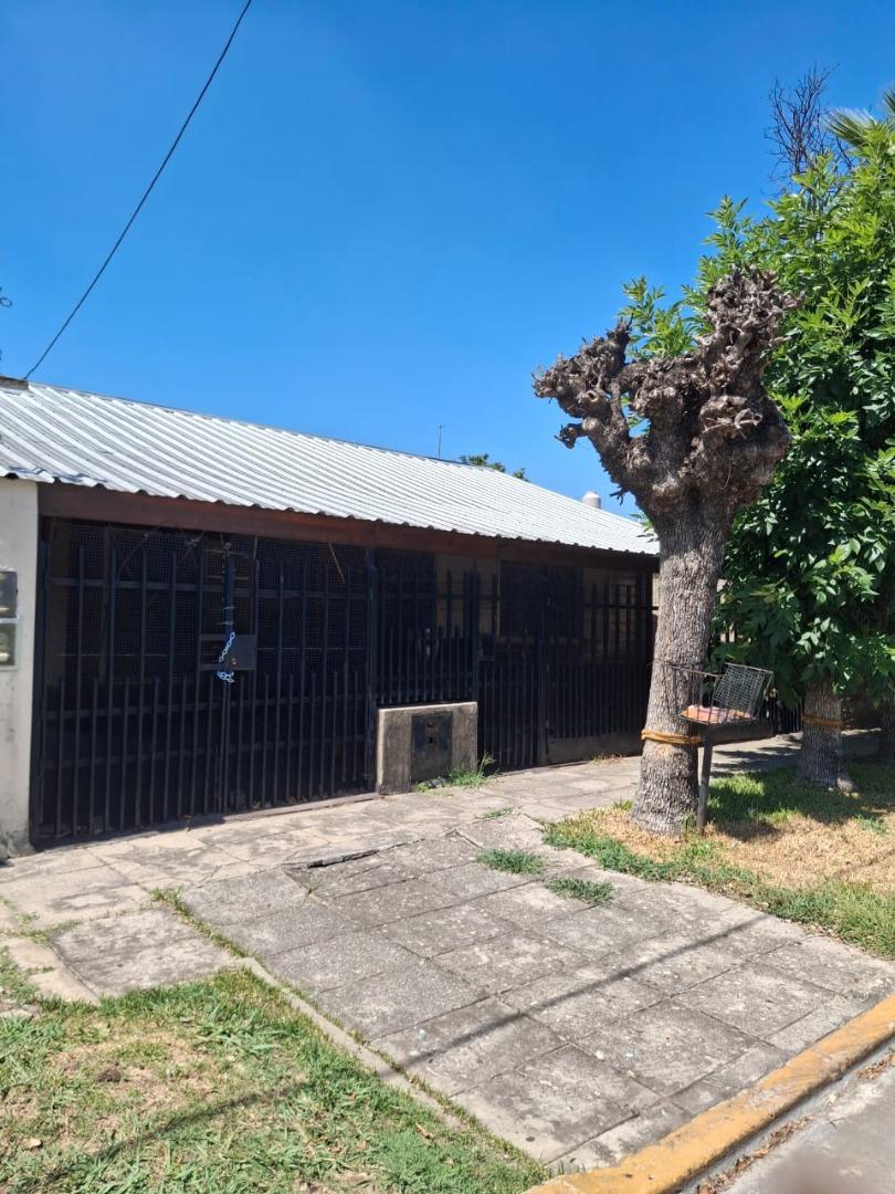 Casa con departamento en venta San Justo