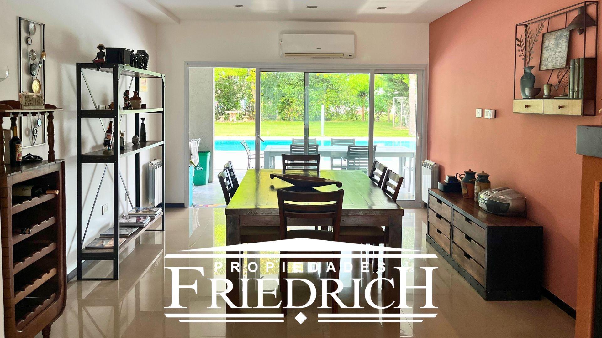 Casa en Venta con 4 cocheras