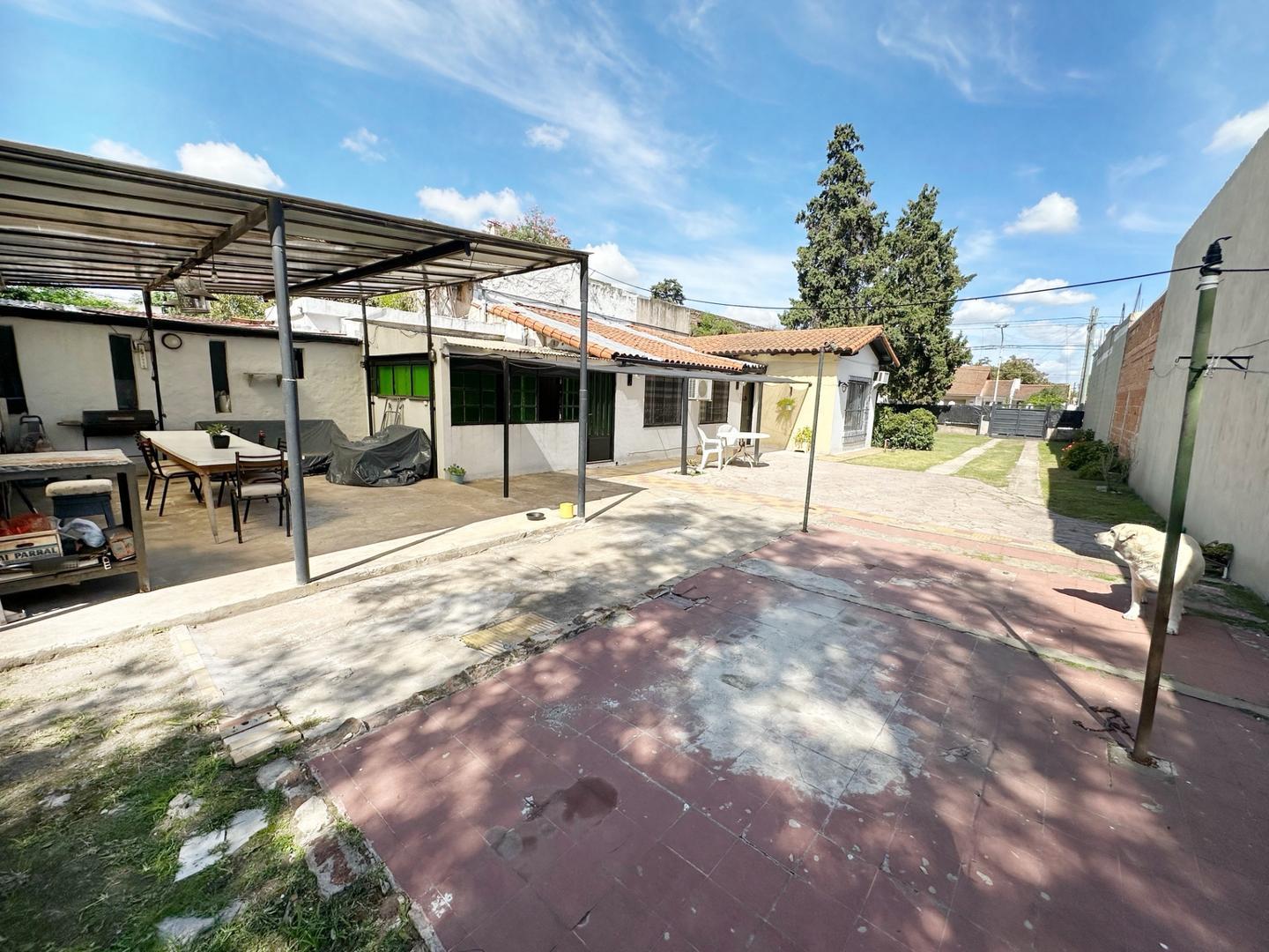 Casa de 4 ambientes en Luis Guillon