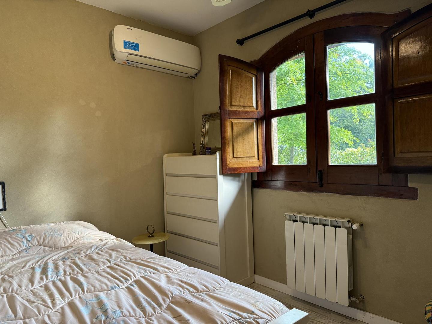 Casa en Alquiler con 2 cocheras