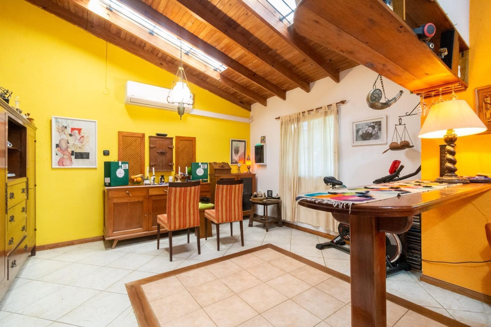 Casa en Venta en Jose Leon Suarez, USD 240.000