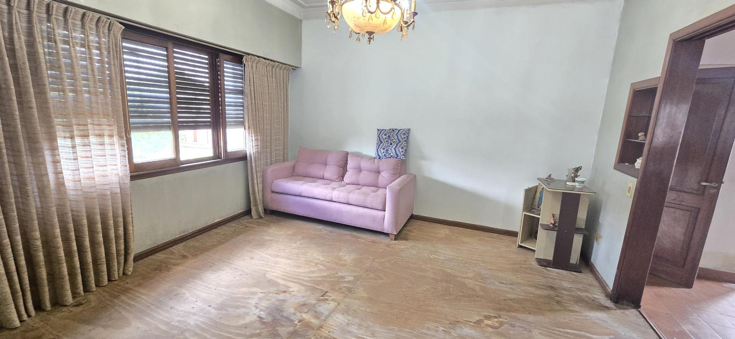 Casa 4 ambientes con 2 baños