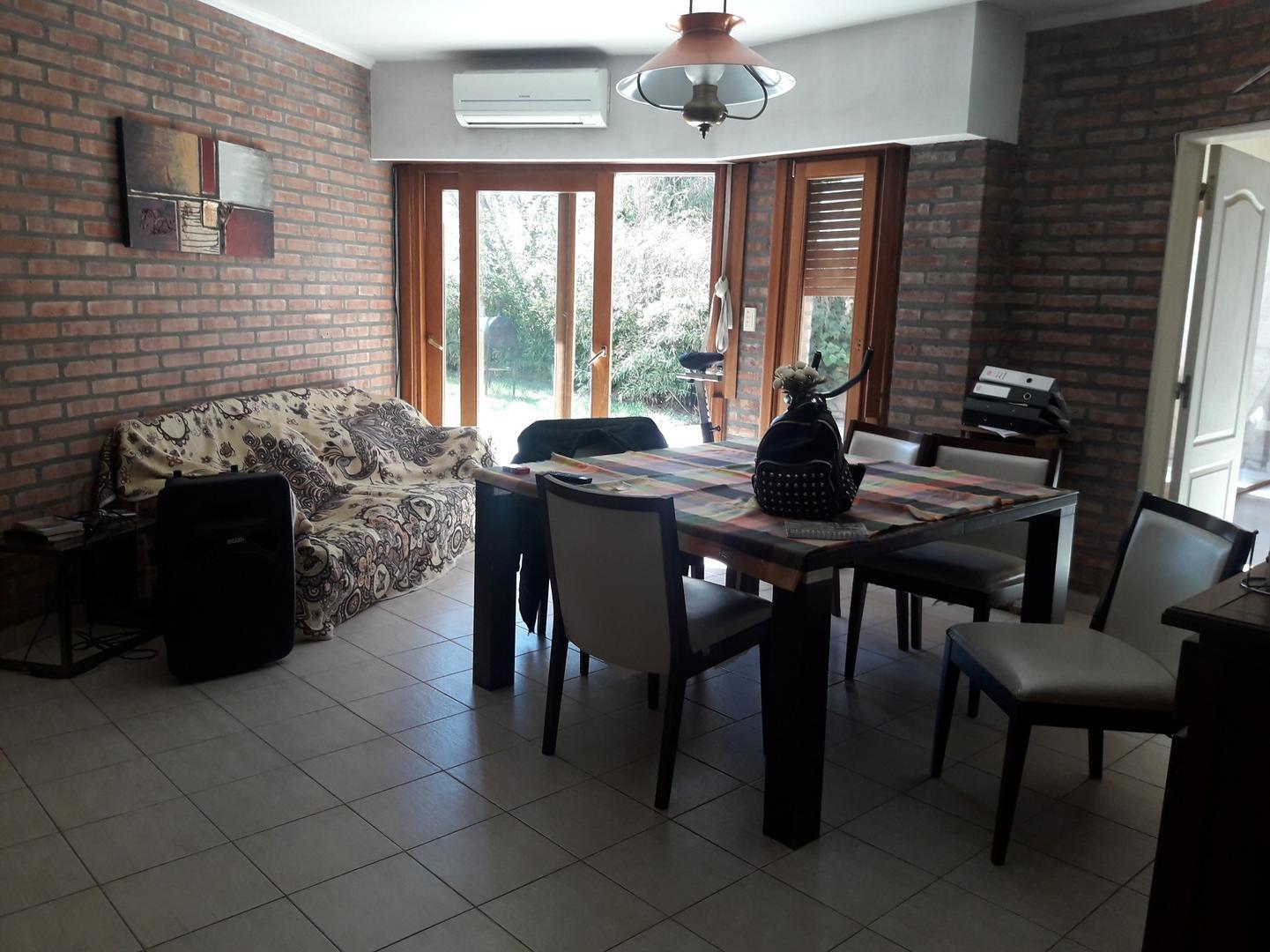 Casa 5 ambientes con 4 baños