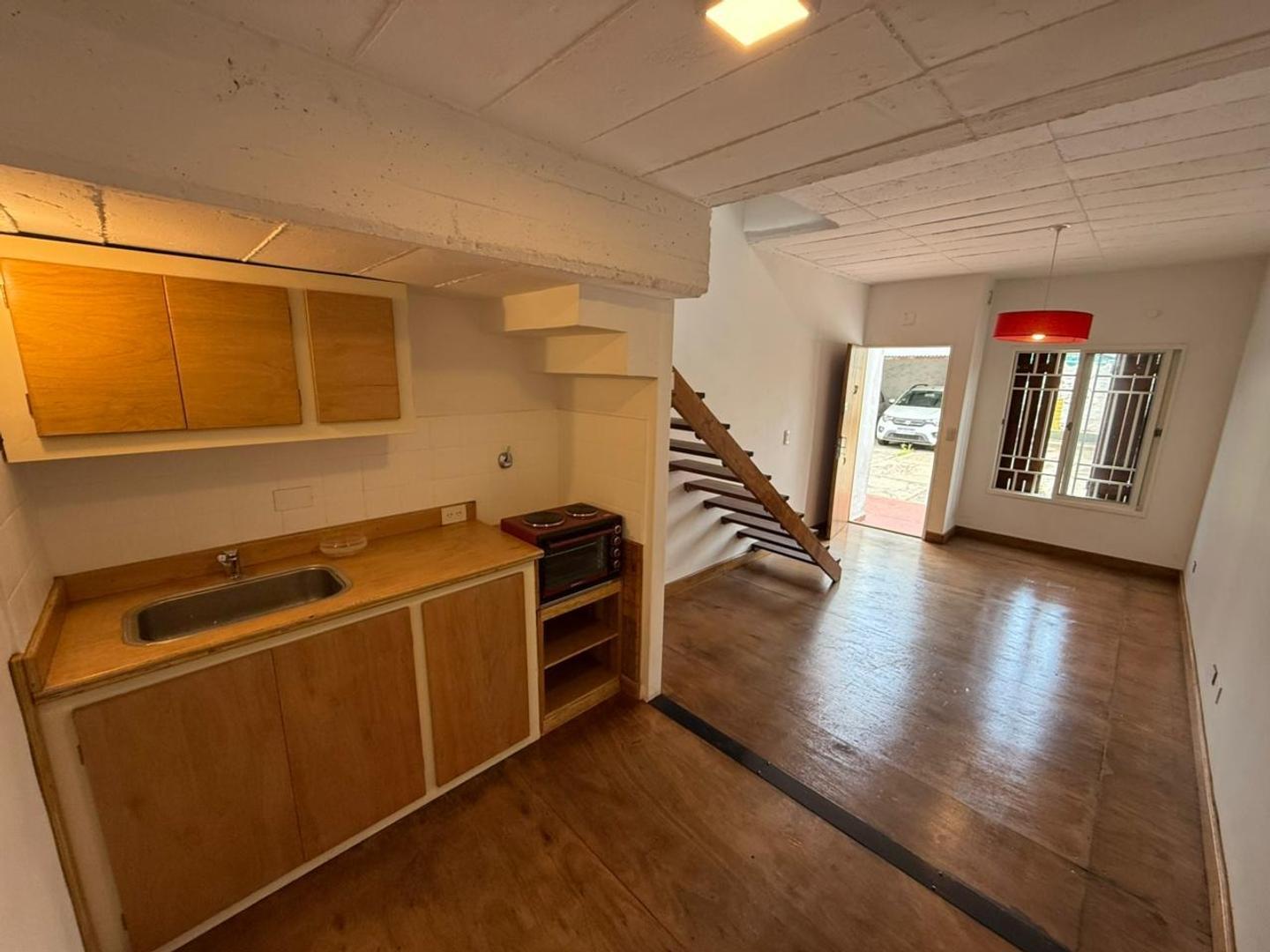 Casa 2 ambientes con 1 baño