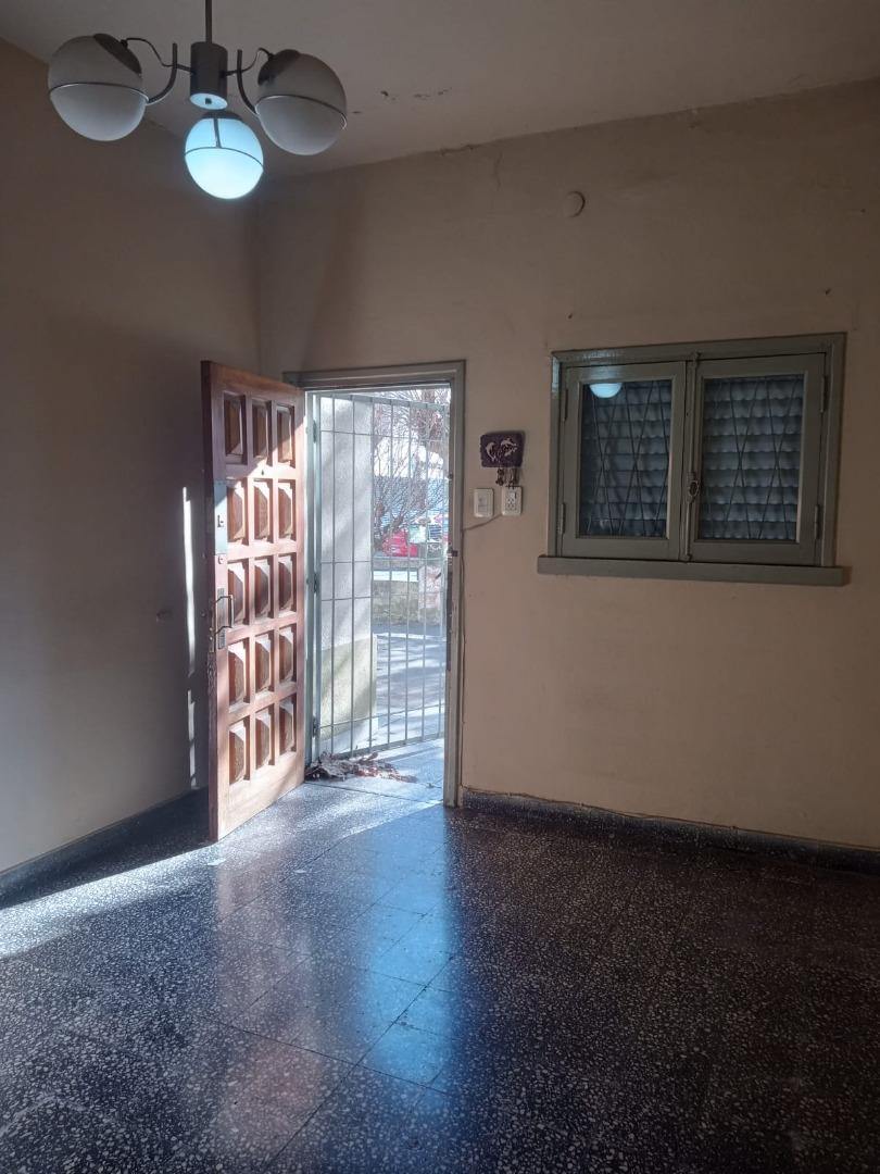 VENTA - Casa 3 ambientes con fondo libre - Tapiales