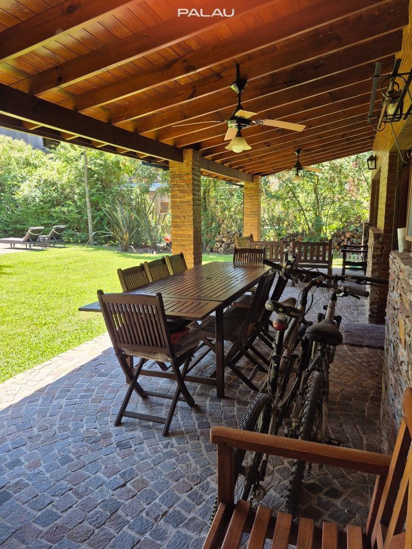 Casa 5 ambientes con 4 baños