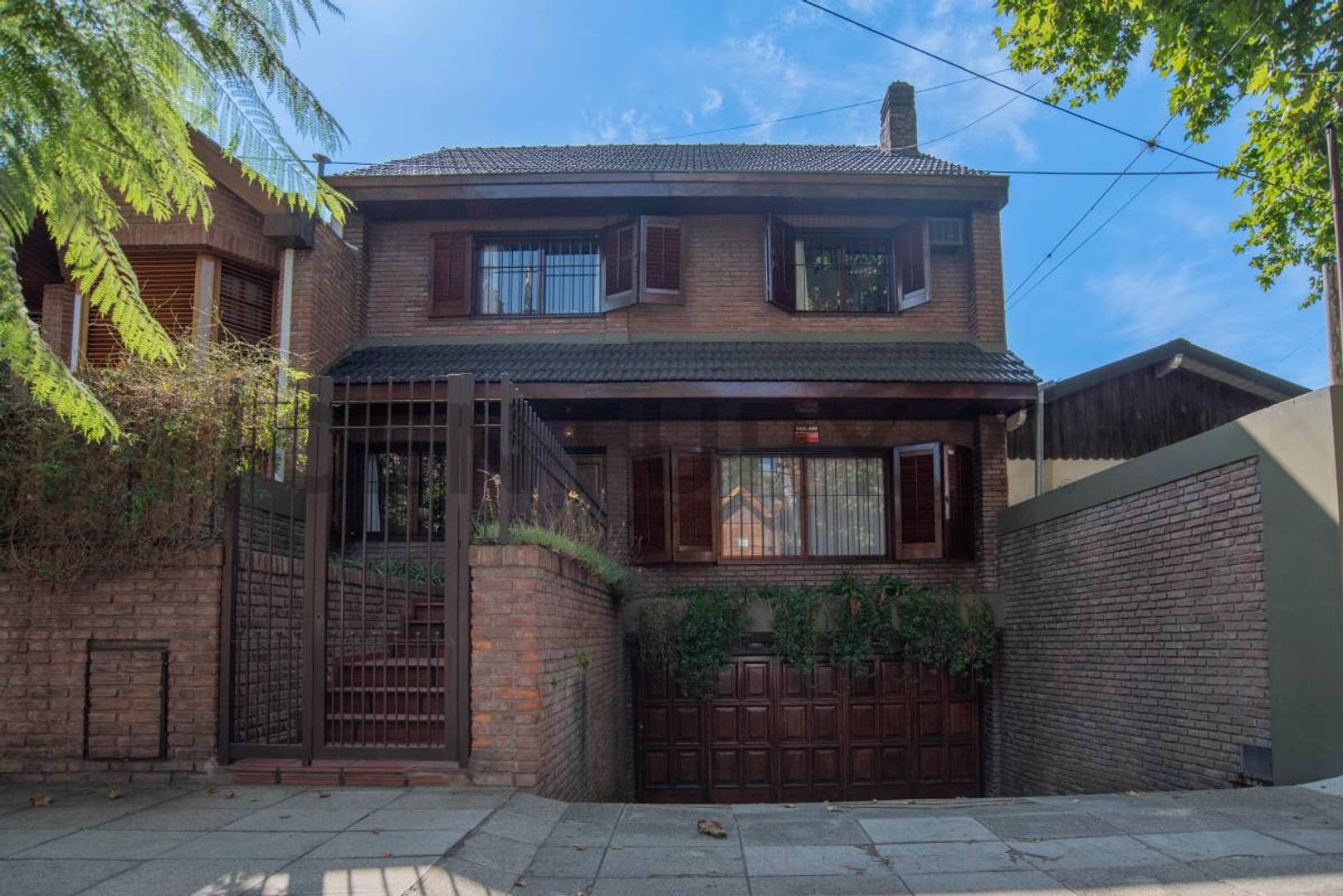 EN VENTA HERMOSA CASA EN CALLE CHASSAING, VILLA SARMIENTO
