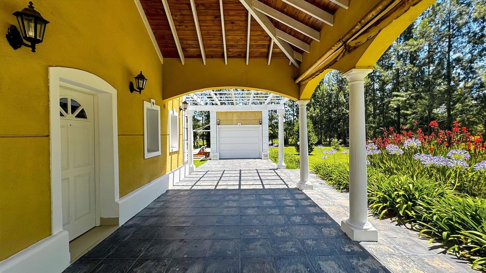 Casa en Venta con 2 cocheras