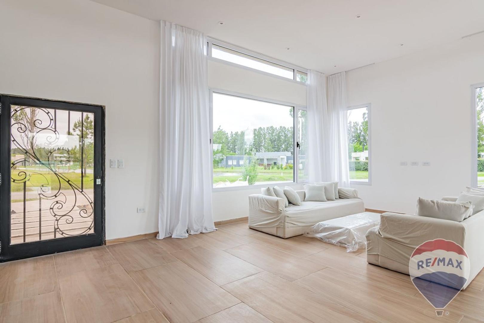 Casa en Venta en Club Miralagos, USD 250.000