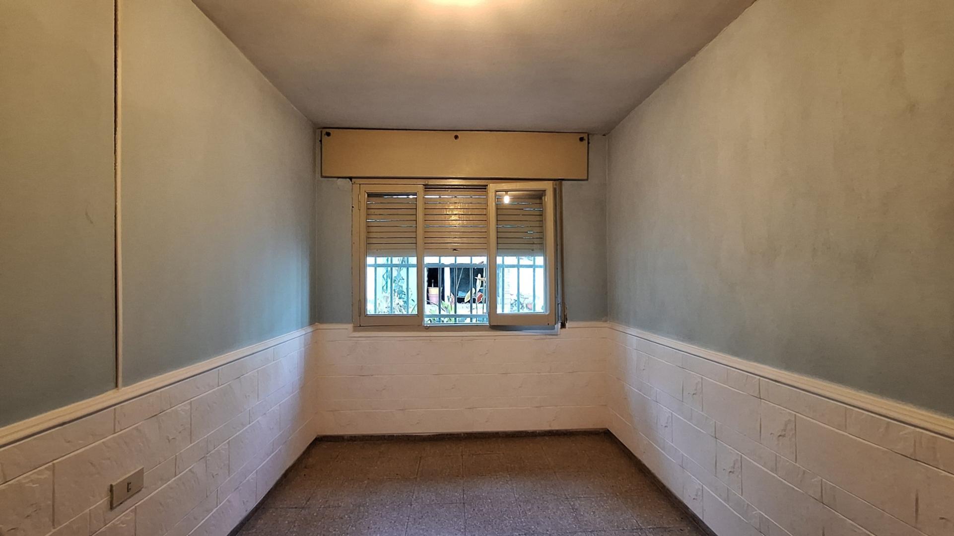 Casa 4 ambientes con 1 baño