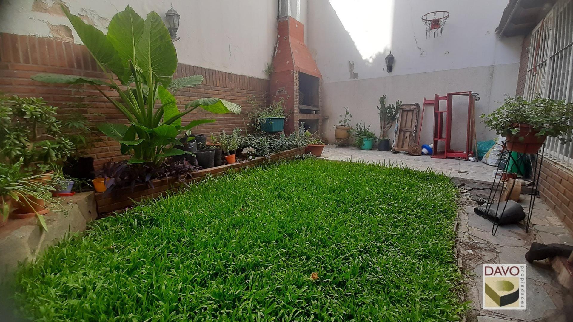 Excelente 4 ambientes con jardín y parrilla